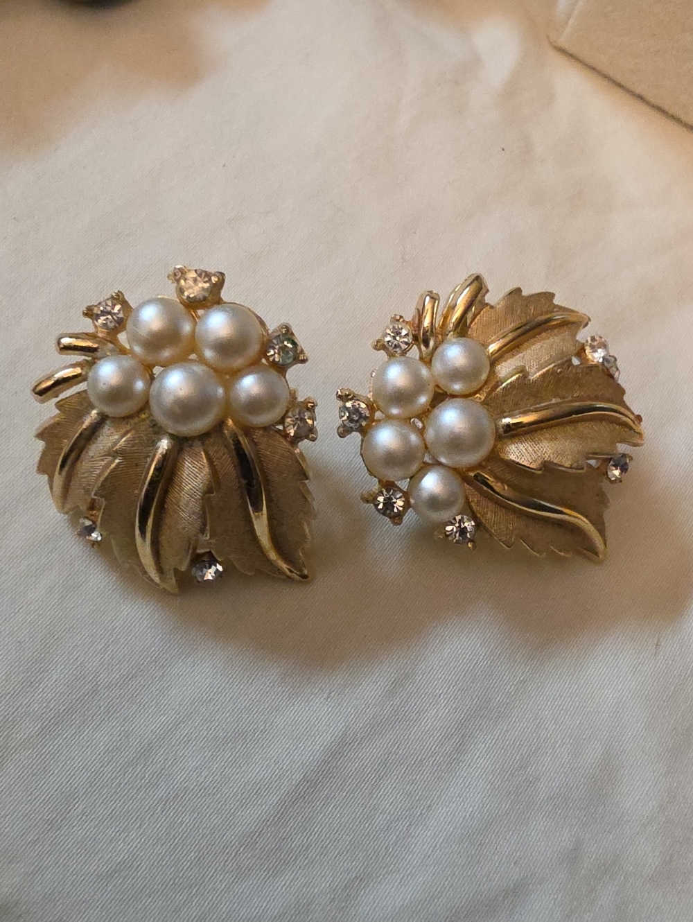 Vintage Crown Trifari Gold Tone Rhinestone Faux Pearl Clip On  Earrings